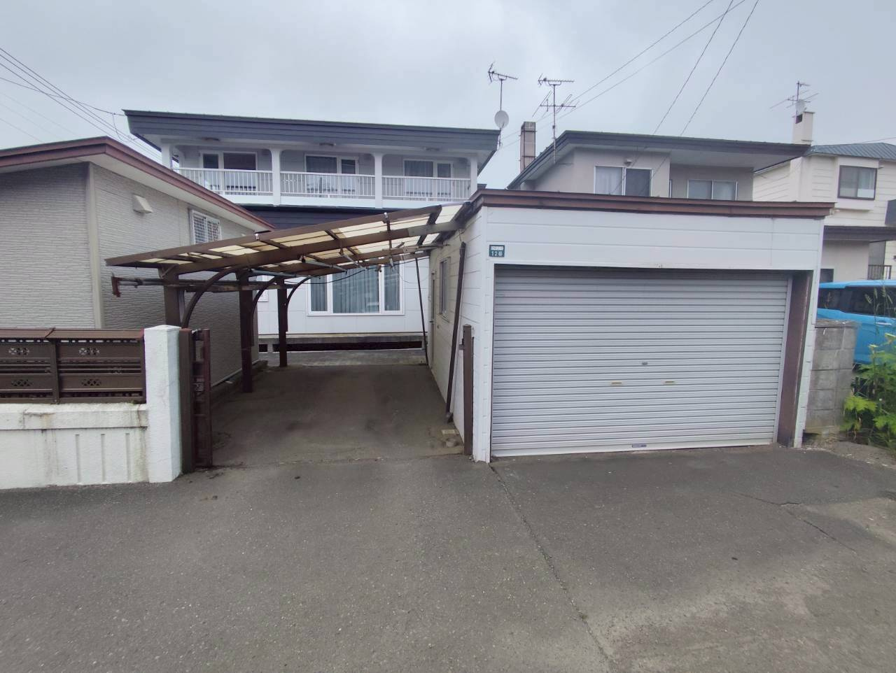 昭和町3丁目12-10借家の駐車場