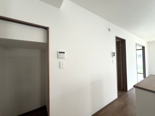 イイ感じのお庭にイイ感じの南向き間取り◎広々お庭で何する！？庭があると人の心は癒され、それでいて開放感も生まれると言う現象が起こる。さぁ、それを感じるのは今だ！！な、『旭区今宿２丁目』新築戸建の収納|たっぷりとした収納スペースです