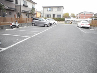 駐車場があるので、車を買う予定の方も安心です