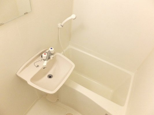 コンパクトで使いやすいお風呂です