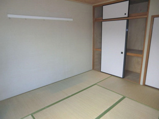 落ち着いて過ごせるお部屋なので、寝室にいかがでしょうか