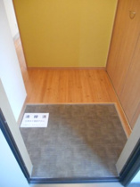 毎日通る玄関はこちらです