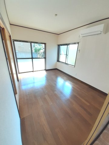 使い勝手のいい洋室です