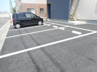 車をお持ちの方に嬉しい駐車場付きの物件です