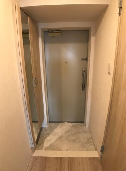 アヴェニール久米川の玄関