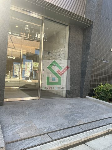 アヴェニール久米川のエントランス