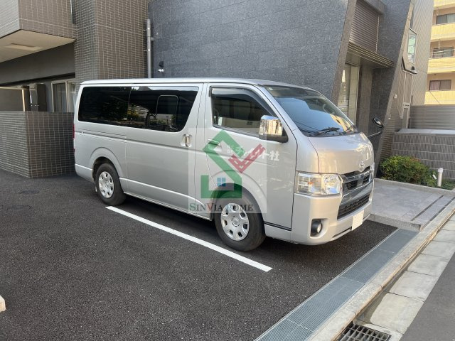 アヴェニール久米川の駐車場