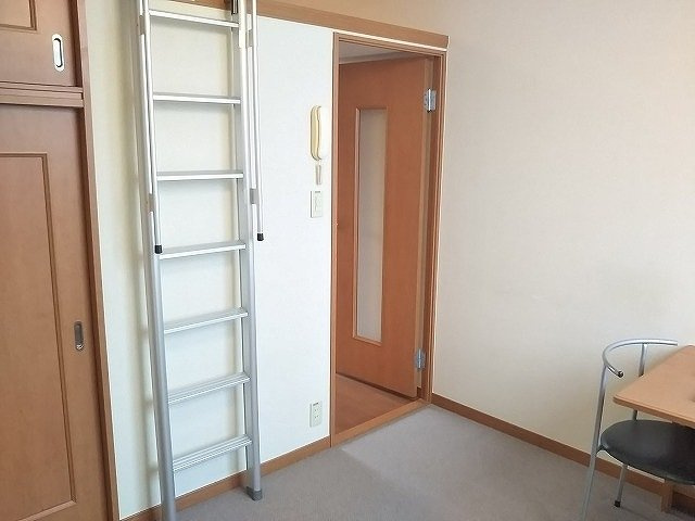 こちらの居間で趣味の時間をお楽しみください