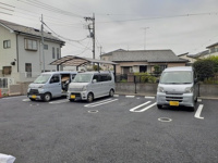 駐車場があるので、車を買う予定の方も安心です