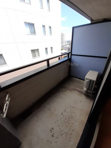落ち着いた時間を過ごせるバルコニーです