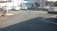 車をお持ちの方に嬉しい駐車場付きの物件です