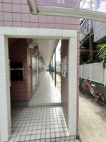 毎日通るエントランスはこのようになっています