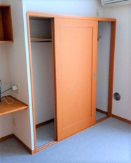 明るい色調の室内です