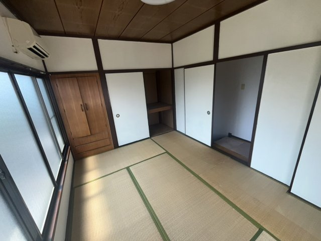 日本らしい落ち着いた雰囲気の和室です