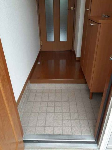落ち着いた玄関です