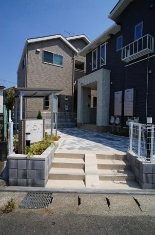 落ち着いたエントランスです