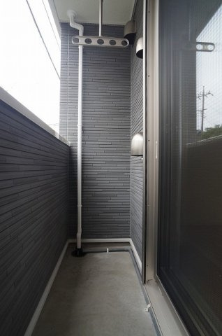 お洗濯にも便利なバルコニー付き