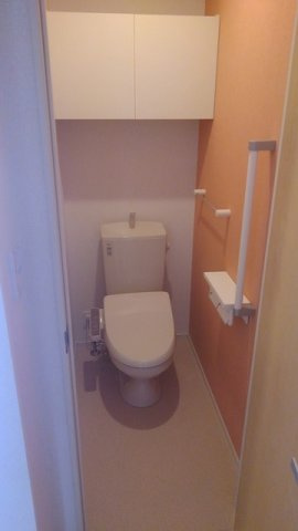 コンパクトで使いやすいトイレです
