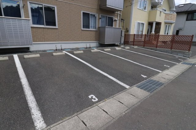 セジュール ポレールの駐車場