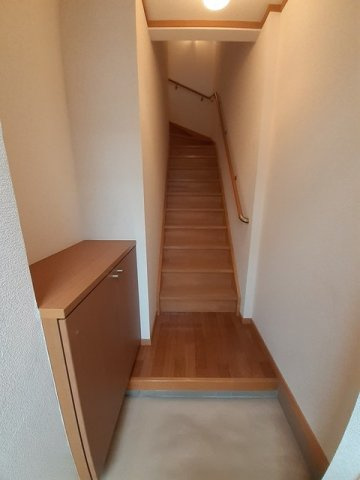 ジュネス本郷の玄関