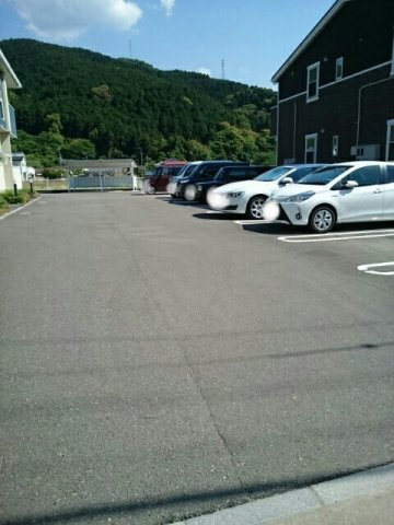 ブルーシャトーの駐車場