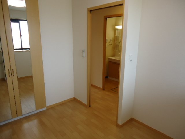 アルファーの内装|洋室