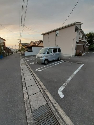 オーヴの駐車場