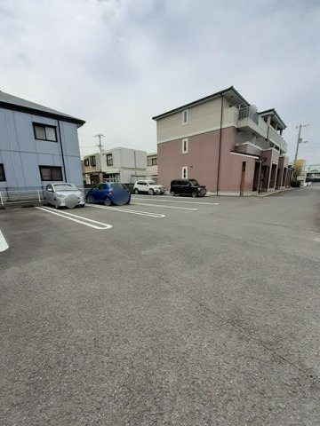 ビッグ・イースト上泉の駐車場