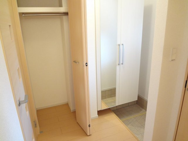サニーレジデンスの玄関