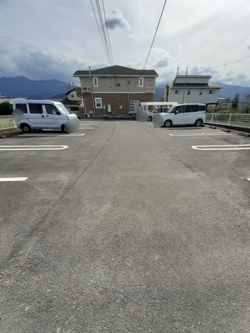 バリオンの駐車場