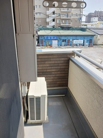 外からの目が気にならないバルコニーで洗濯物が干せます