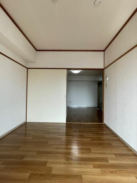 ハピネス大山の洋室