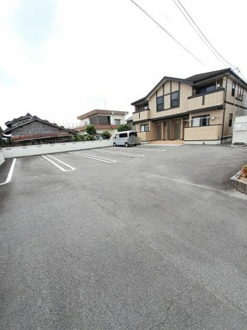 カステーロ・ヴェルデＢの駐車場
