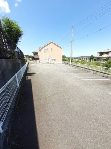 サンシャイン　セレノの駐車場