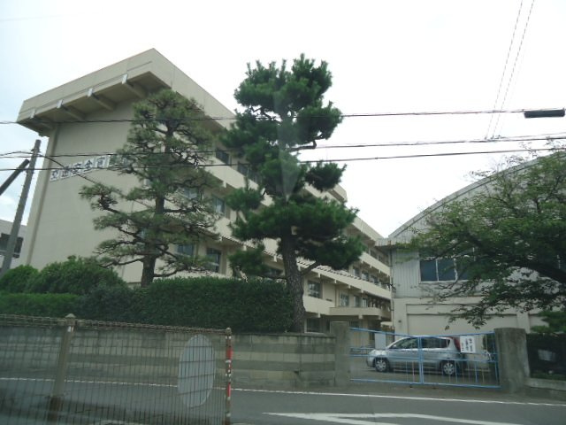 イーストリバーⅢの周辺|新居浜市立高津小学校まで160ｍ