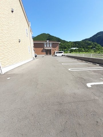 サングリーンハイツＢの駐車場