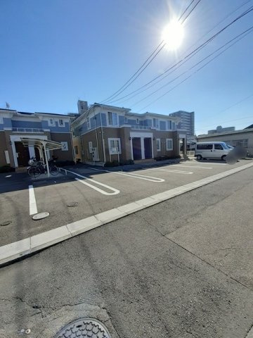 プリムローズ　泉宮　Ａの駐車場