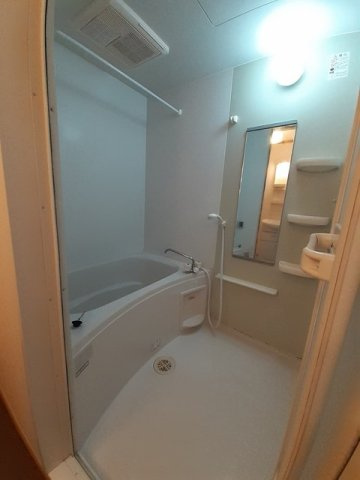 コンパクトで使いやすいお風呂です