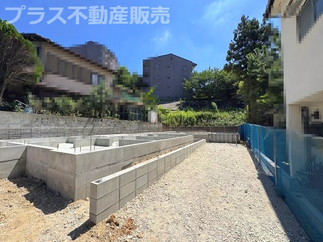 【外観】 | 福岡市中央区小笹5丁目2期　2号棟（全2棟）【仲介手数料無料・0円】 | 現地写真。プラス不動産販売なら、現場の全ての棟をまとめてご見学頂けます。