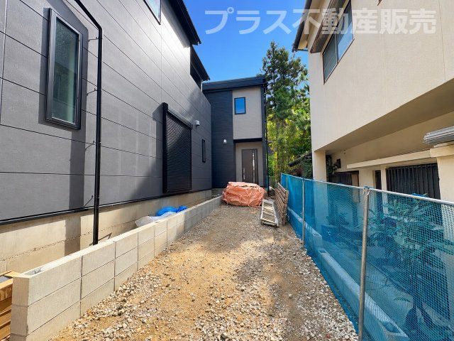 【外観】 | 福岡市中央区小笹5丁目2期Y　2号棟（全2棟）【仲介手数料無料・0円】 | 現地写真。プラス不動産販売なら、現場の全ての棟をまとめてご見学頂けます。