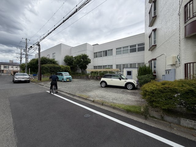 車をお持ちの方に嬉しい駐車場付きの物件です