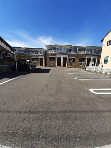 プリムローズ　泉宮　Ｂの駐車場