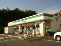 コンビニエンスストア　ファミリーマートまで50ｍ