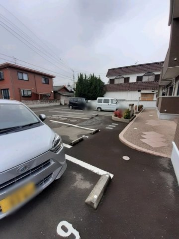 プリムローズの駐車場