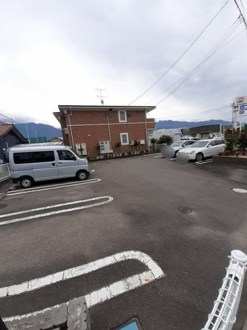 モンシェ　モアの駐車場