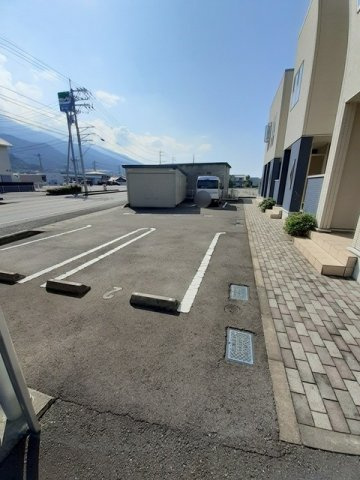 リーガハット２３の駐車場