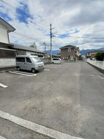 ブリアント・ベルの駐車場