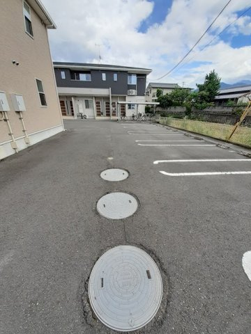 サン・アベニューＢの駐車場