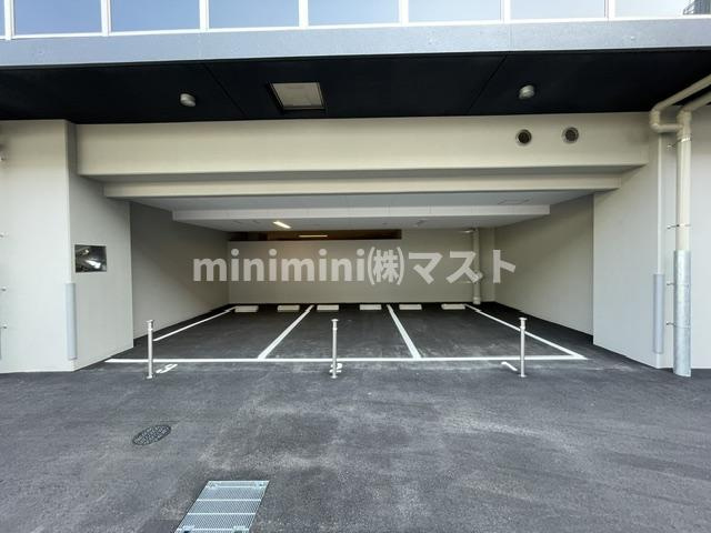 エスリード大阪イーストエッジの駐車場