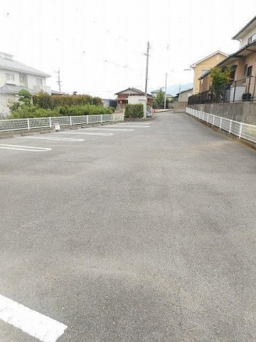 サンシャイン　セレノの駐車場